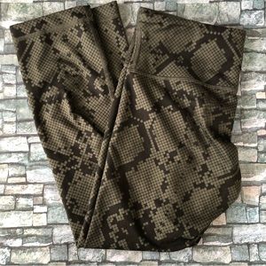 Lululemon Wunder Under Crop Sz 6